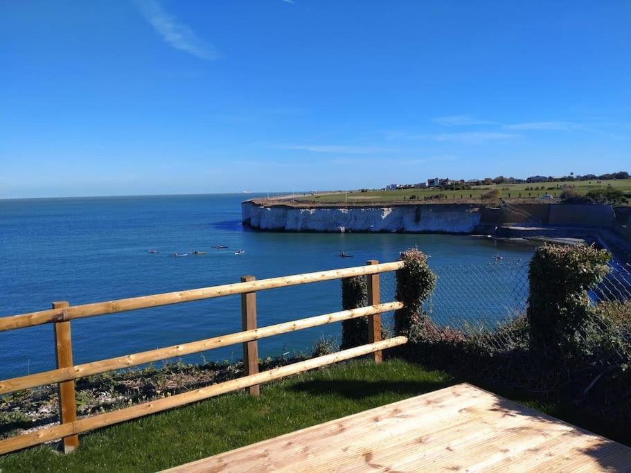 Spring Tide Cliff Top Glamping Pod With Direct Sea Views バーチントン エクステリア 写真