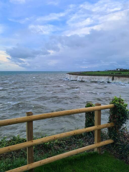 Spring Tide Cliff Top Glamping Pod With Direct Sea Views バーチントン エクステリア 写真