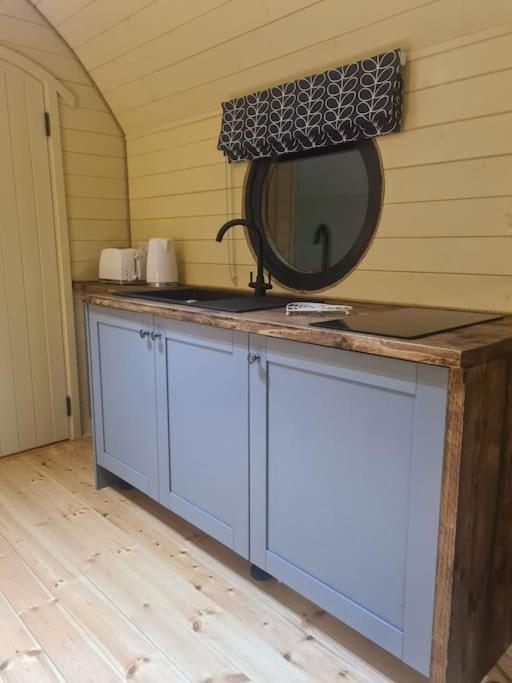 Spring Tide Cliff Top Glamping Pod With Direct Sea Views バーチントン エクステリア 写真