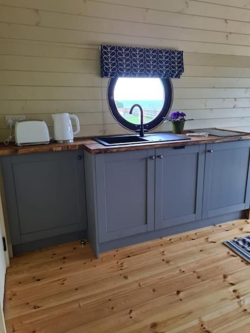 Spring Tide Cliff Top Glamping Pod With Direct Sea Views バーチントン エクステリア 写真